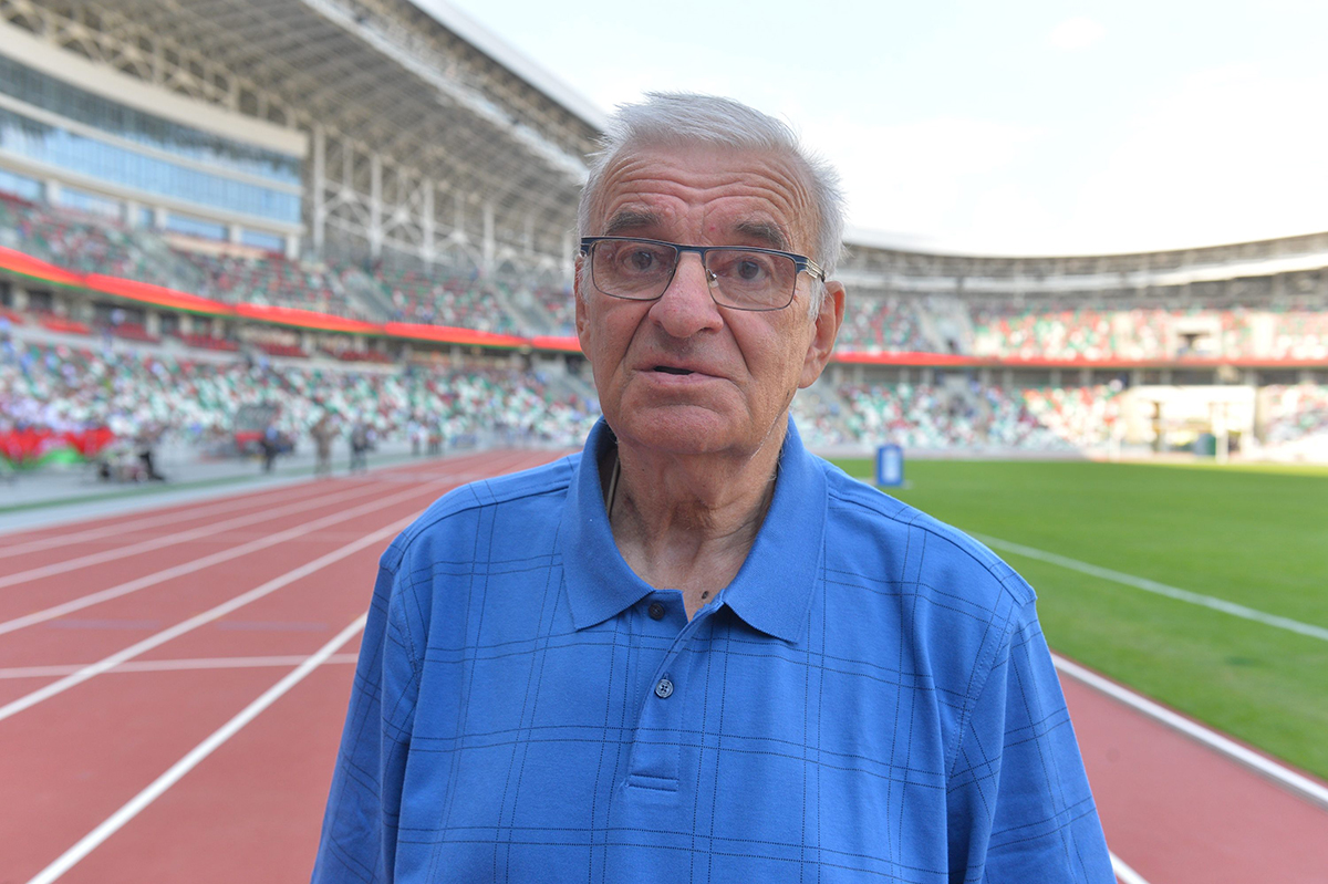 Диктор стадиона. Константин анисимов диктор. Константин анисимов зенит. Константин анисимов зенит. Диктор на стадионе.