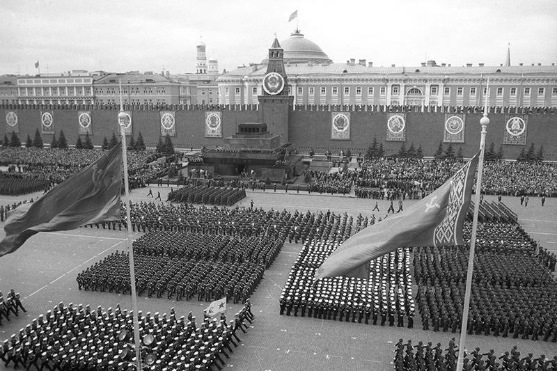 Image result for фото сталинская демонстрация на красной площади"